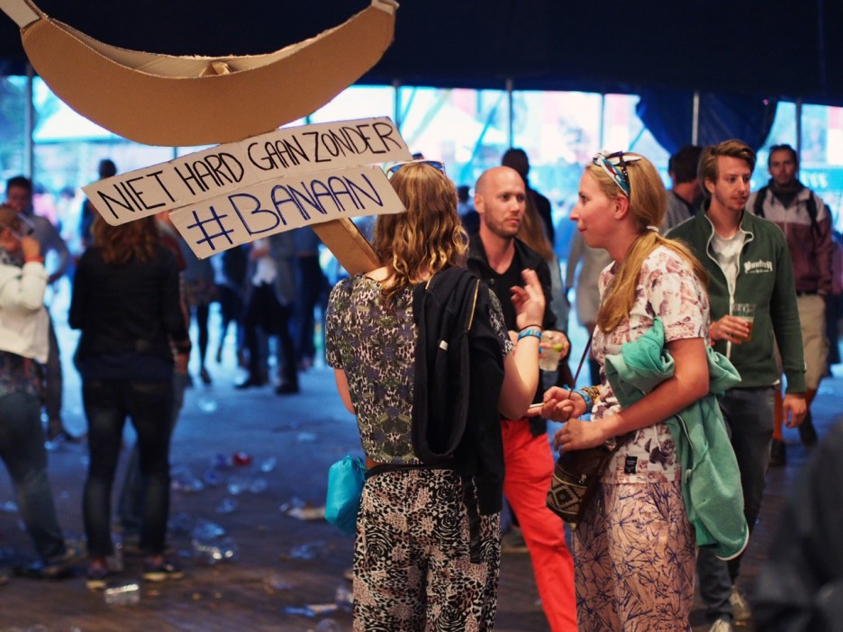 Creatieve cardboarders maakten tekkels, hoofddeksels en heel veel bordjes.