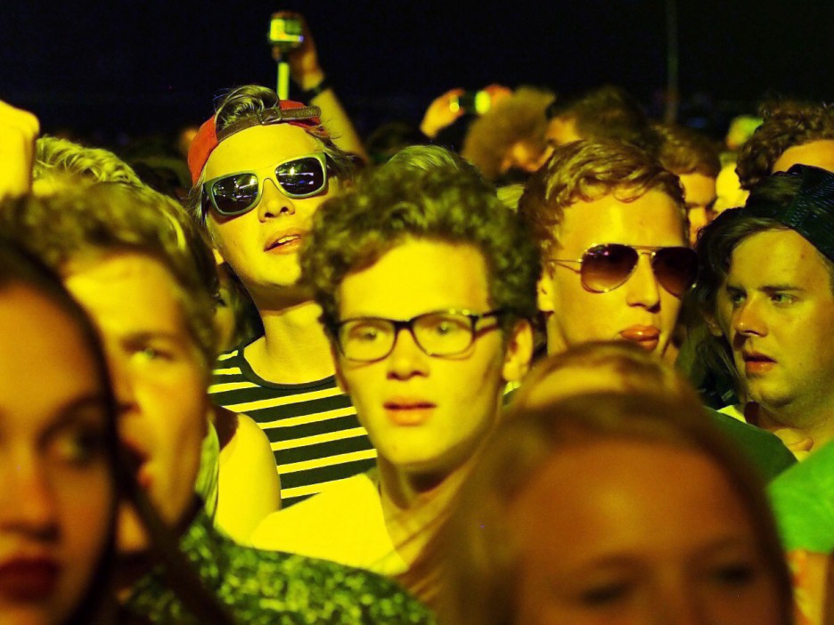 Bravopubliek geniet van Flume.