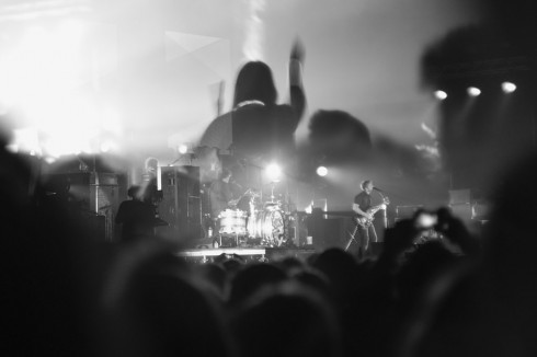 Tijdens het optreden van Foals.