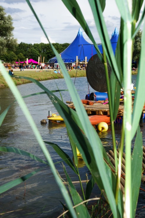 Idyllische locatie aan water waar onder toezicht van de reddingsbrigade gezwommen mocht worden.