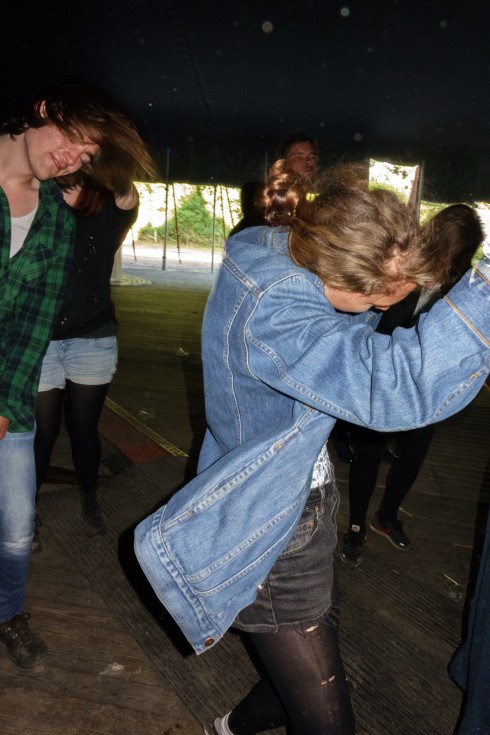 Tijdens het knallende optreden van Courtney Barnett.