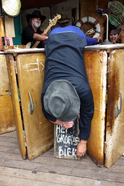 Vrijheid-blijheid: mojitos voor een muntje of anderhalf, liedje voor een euro.